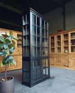 Zwarte hoge Vitrinekast | Oude Winkelkast | Buffetkast #2429, Huis en Inrichting, Kasten | Vitrinekasten, Niet ingevuld, 100 tot 150 cm