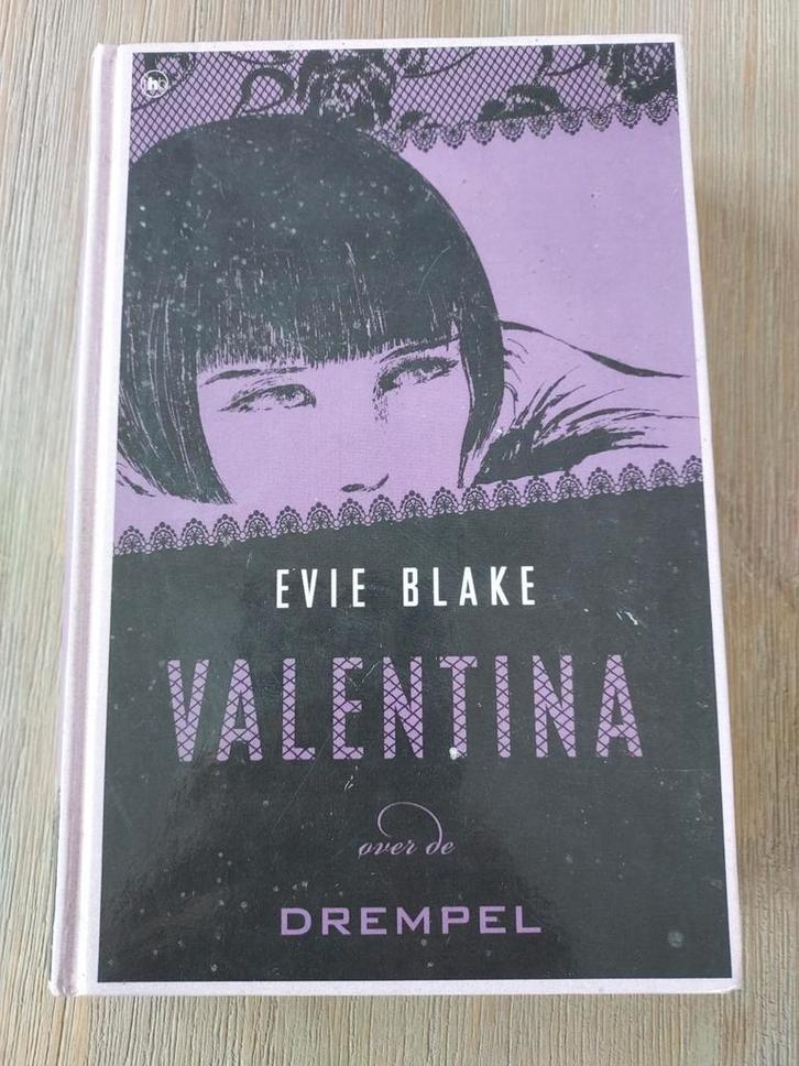 Evie Blake - Valentina over de drempel, Erotisch/ erotiek, Boeken, Literatuur, Zo goed als nieuw, Nederland, Ophalen of Verzenden