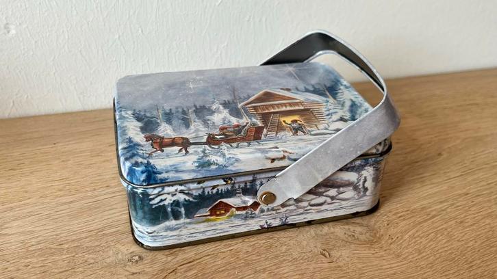 Vintage blik kabouters en winterlandschap : vorm van mandje, Diversen, Kerst, Gebruikt, Ophalen of Verzenden