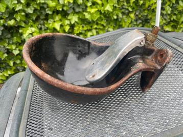 Drinkbak  beschikbaar voor biedingen