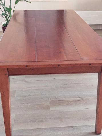 eettafel beschikbaar voor biedingen