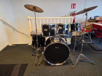 Mooi groot Dixon drumstel met extra 10" tom beschikbaar voor biedingen