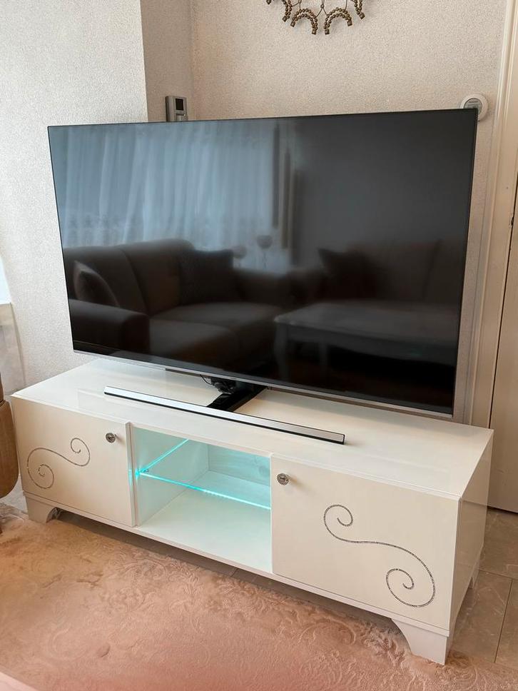Hoogglans TV Meubel met LED en kristallen-Stijlvol & Modern, Huis en Inrichting, Kasten | Televisiemeubels, Zo goed als nieuw