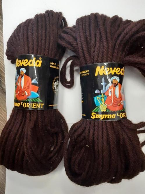 Neveda Smyrna , 100 % Wol , kleur bruin , 2 strengen, Hobby en Vrije tijd, Breien en Haken, Nieuw, Wol of Garen, Ophalen of Verzenden