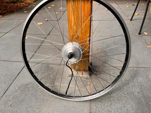 een 28 inch voorwiel motor incl accu oplader etc, Fietsen en Brommers, Fietsonderdelen, Gebruikt, Algemeen, Wiel, Ophalen