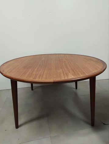 Mooie Deense salontafel beschikbaar voor biedingen