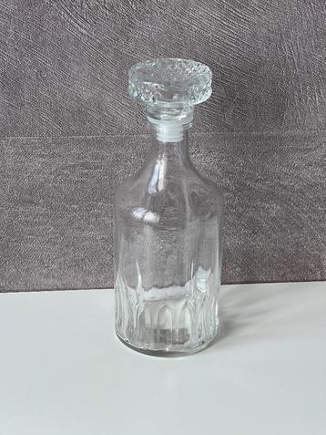 Glazen karaf met dop / geslepen glas  beschikbaar voor biedingen