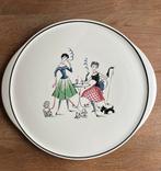 Taartschotel A womans work is never done astonia, Antiek en Kunst, Antiek | Keramiek en Aardewerk, Ophalen of Verzenden