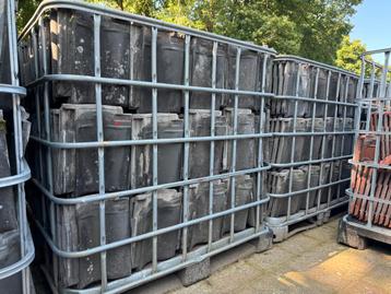 2.700 zeer nette blauwe gesmoorde dakpannen O&Z beschikbaar voor biedingen