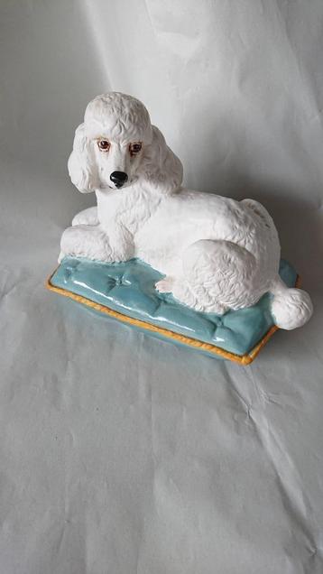 Royal Doulton witte poedel op de blauwe kussen  beschikbaar voor biedingen