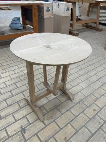 Exclusieve Handgemaakte massieve Klaptafel beschikbaar voor biedingen