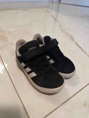 Adidas Schoenen Maat 28 beschikbaar voor biedingen