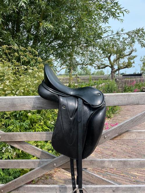 Wow flair zadel 17-17,5 inch, Dieren en Toebehoren, Paarden en Pony's | Zadels, Gebruikt, Dressuur, Ophalen