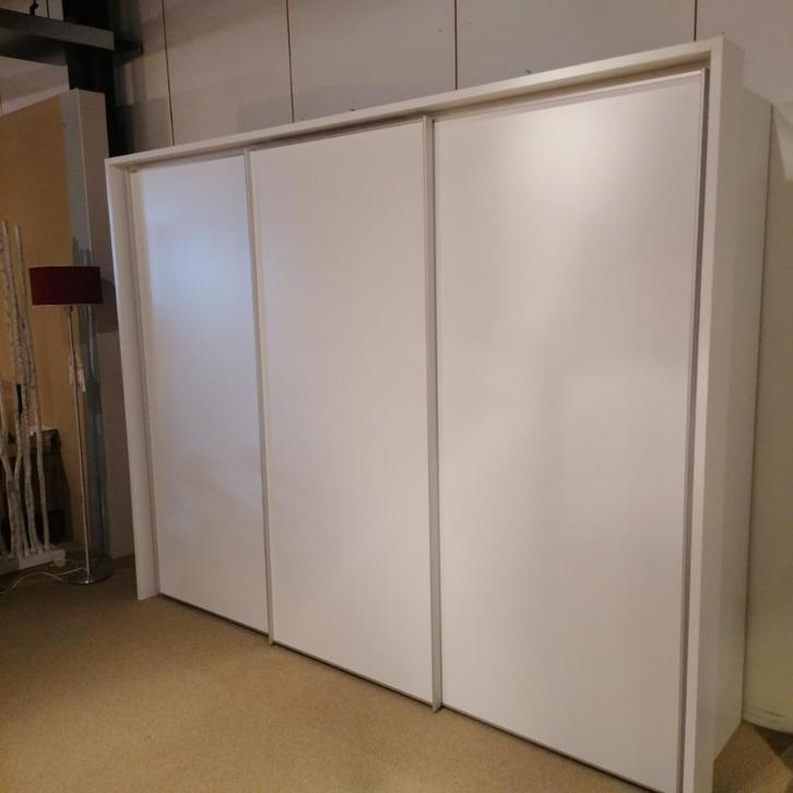 Tilders Zweefdeurkast Armadio 280 cm Wit, Huis en Inrichting, Kasten | Kledingkasten, Nieuw, 200 cm of meer, 200 cm of meer, 50 tot 75 cm