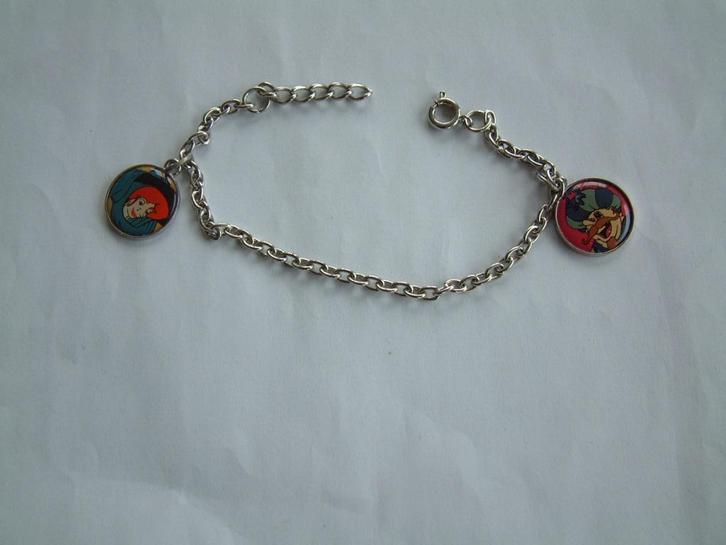 kinder armband met 2 hangertjes Disney ?, Sieraden, Tassen en Uiterlijk, Kindersieraden, Armband, Ophalen of Verzenden