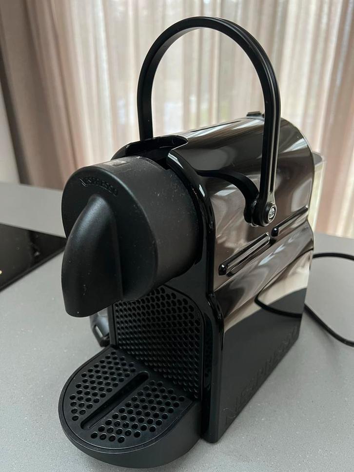 Nespresso Magimix Inissia - Espresso Machine, Witgoed en Apparatuur, Koffiezetapparaten, Gebruikt, Koffiepads en cups, Espresso apparaat