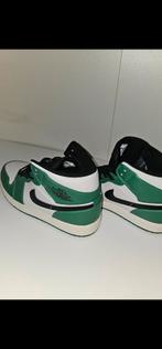 NIKE AIR JORDAN 1 MID SE PINE GREEN, Kleding | Heren, Schoenen, Overige kleuren, Nike, Nieuw, Ophalen of Verzenden