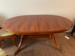 Eettafel + 4 bijpassende stoelen van notenhout, 50 tot 100 cm, 150 tot 200 cm, Gebruikt, Overige houtsoorten