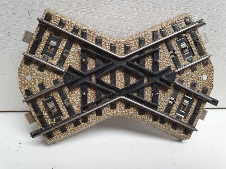 MARKLIN H0 5211 M-rail kruising lengte 98 mm = 48,5, Hobby en Vrije tijd, Modeltreinen | H0, Gebruikt, Rails, Wisselstroom, Märklin