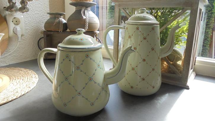 creme emaille theepot H20 en koffiekan H24cm, Antiek en Kunst, Antiek | Emaille, Ophalen of Verzenden