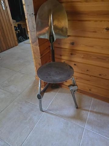 SIER STOELTJE UIT GEREEDSCHAP beschikbaar voor biedingen