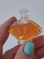 Lalique Le Baiser parfum 4ml splash, nieuw, Sieraden, Tassen en Uiterlijk, Uiterlijk | Parfum, Ophalen of Verzenden, Zo goed als nieuw