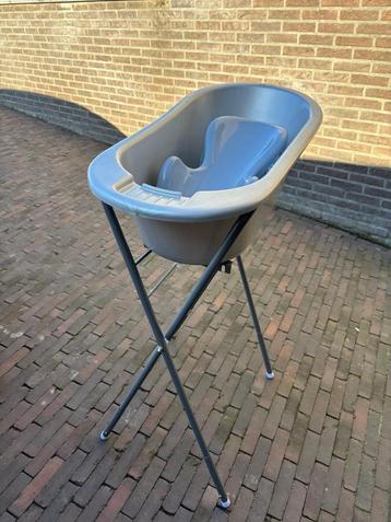 Baby Bad inclusief verhoger, inzetzitje en bad thermometer beschikbaar voor biedingen