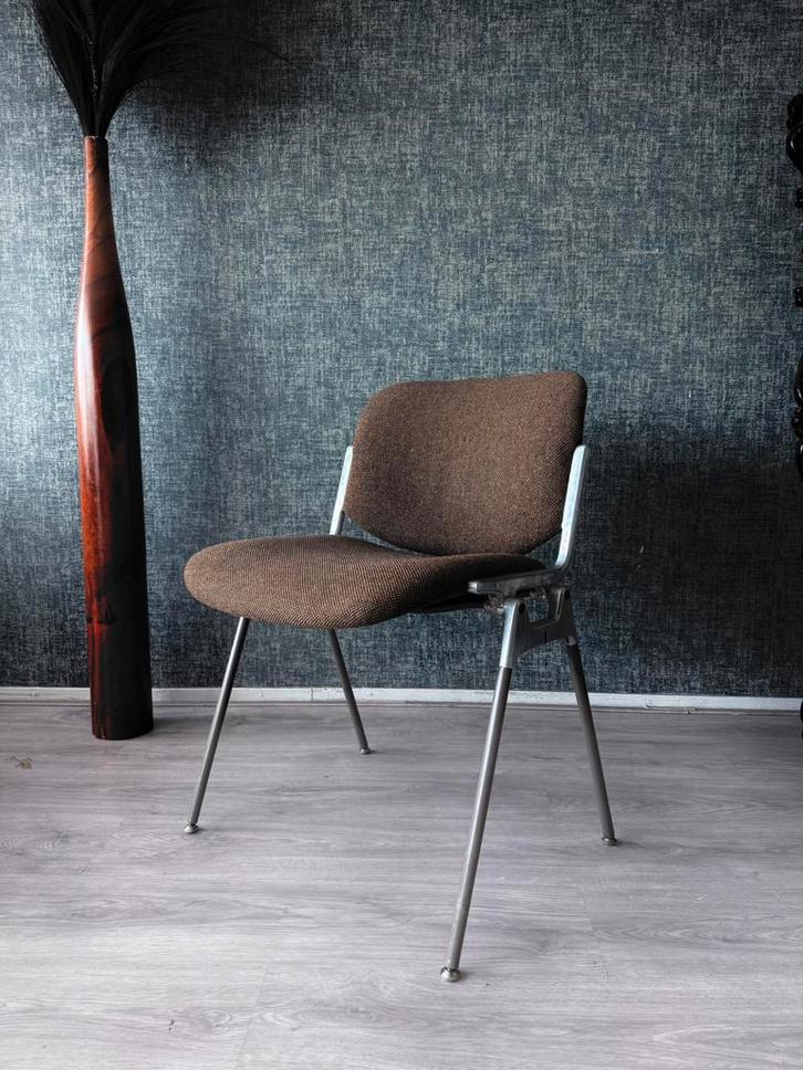 3x Vintage Castelli DSC 106 Chairs by Giancarlo Piretti, Huis en Inrichting, Stoelen, Gebruikt, Drie, Metaal, Stof, Bruin, Ophalen