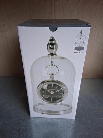 NIEUW leuke klok in stol beschikbaar voor biedingen
