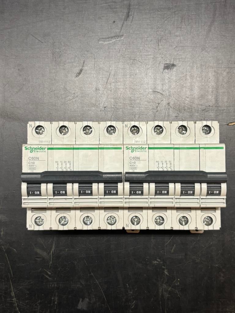 2 x Schneider Electric C60N automaat C10, Doe-het-zelf en Verbouw, Elektra en Kabels, Schneider, Ophalen of Verzenden, Schneider