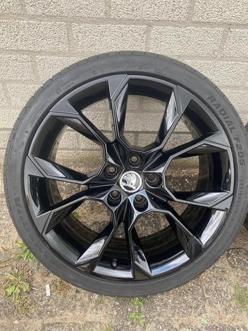 Skoda Octavia 19 rs Xtreme velgen zwart met goede banden beschikbaar voor biedingen