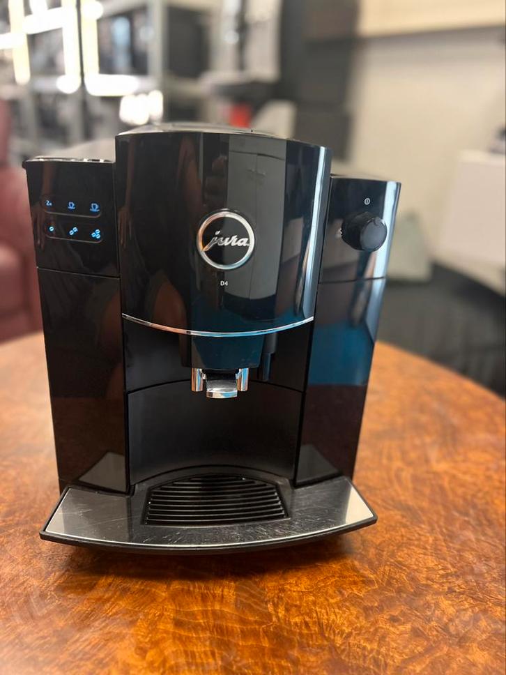 Jura d 4, Witgoed en Apparatuur, Koffiezetapparaten, Zo goed als nieuw, Gemalen koffie, Koffiebonen, Koffiemachine, 10 kopjes of meer