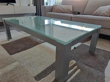 Unieke salontafel met bijzondere glasplaat 