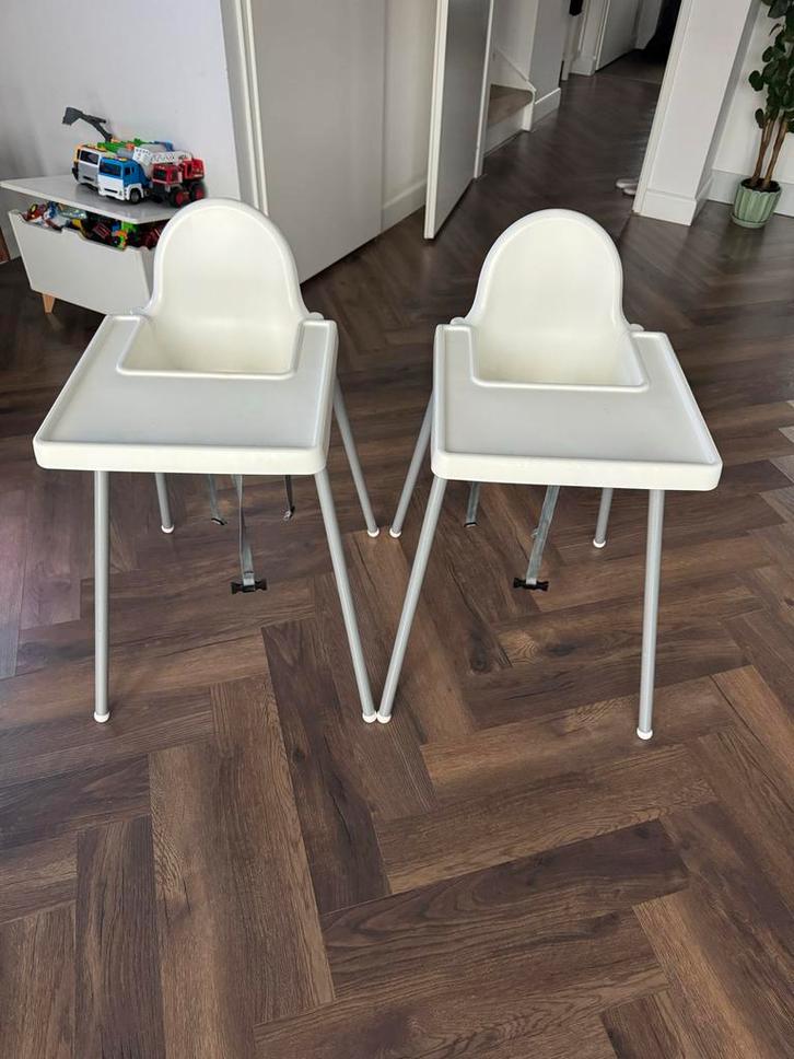 Twee IKEA Antilop kinderstoelen met blad, Kinderen en Baby's, Kinderstoelen, Gebruikt, Overige typen, Afneembaar eetblad, Ophalen