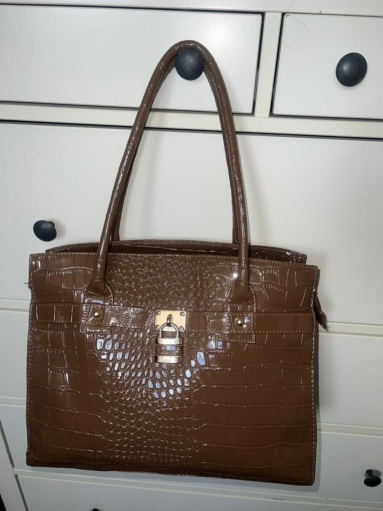 Camelkleurige schoudertas met slotje, Ophalen of Verzenden