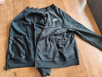 Nike trainingspak beschikbaar voor biedingen