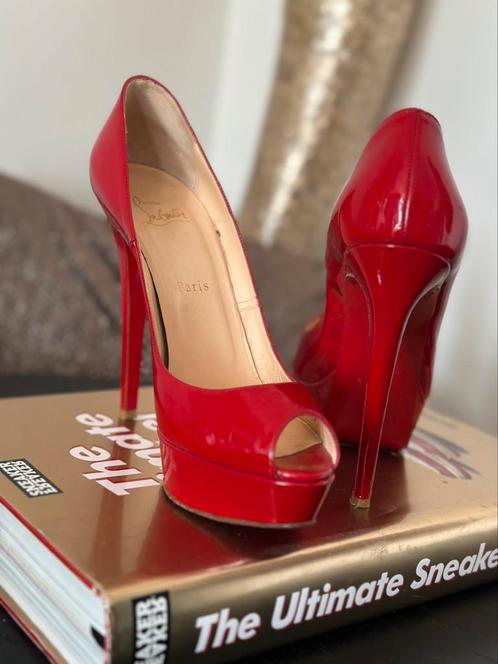 Christian Louboutin Very Prive Pumps Rood Lakleer –Maat 38.5, Kleding | Dames, Schoenen, Zo goed als nieuw, Pumps, Rood, Ophalen of Verzenden