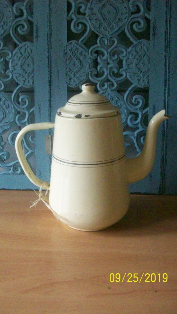 Leuke emaille koffietpot, cremekleurig met gouden biezen, Antiek en Kunst, Antiek | Emaille, Ophalen of Verzenden