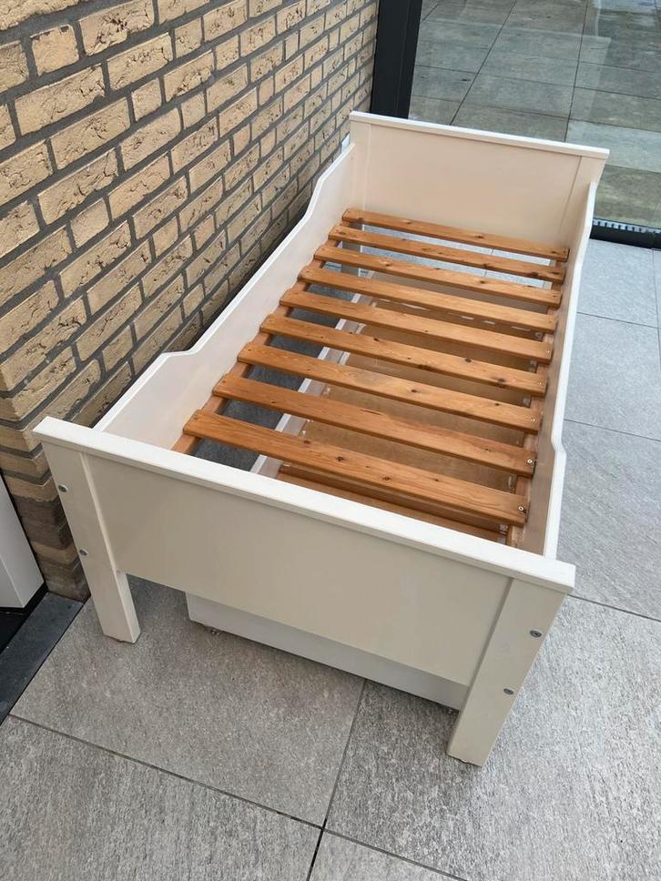 Wit kind bed met lade ,kapstok en planken, Kinderen en Baby's, Kinderkamer | Bedden, Gebruikt, 140 tot 160 cm, 85 tot 100 cm, Lattenbodem