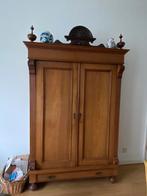 Antieke houten kast met mooie details uit 1880-1890., Antiek en Kunst, Antiek | Meubels | Kasten, Ophalen