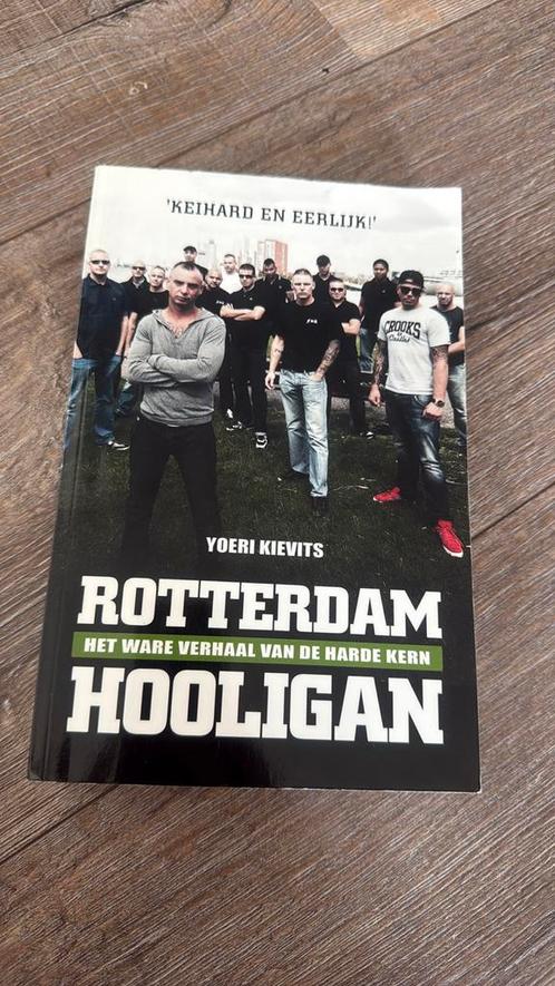 Yoeri Kievits - Rotterdam hooligan, Boeken, Overige Boeken, Zo goed als nieuw, Ophalen of Verzenden