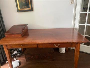 Mahoniehouten eet schrijf tafel. beschikbaar voor biedingen