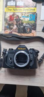 Nikon EM camera in nieuwstaat met veel toebehorende, Audio, Tv en Foto, Fotocamera's Analoog, Ophalen of Verzenden, Gebruikt, Spiegelreflex