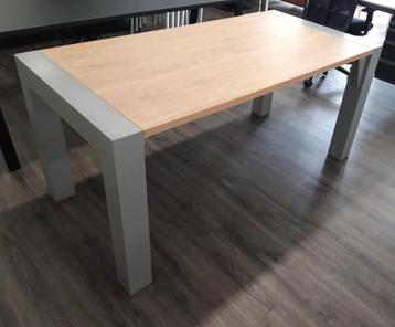 Bureau gebruikt, 160 x 80 cm. vaste hoogte beschikbaar voor biedingen