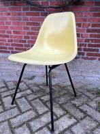 Lemon Yellow Herman Miller US Design Eames fiberglass shell, Ophalen of Verzenden, Zo goed als nieuw, Leer, Eén