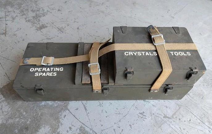 Case spare parts Motorola leger radio buizen xtals handset, Verzamelen, Militaria | Tweede Wereldoorlog, Overige typen, Nederland