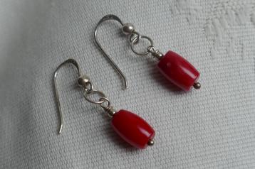 Oorbellen/hangers  met bloedkoraal beschikbaar voor biedingen