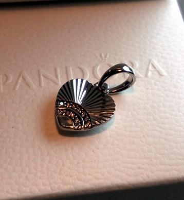 Zilveren Pandora Hartje beschikbaar voor biedingen