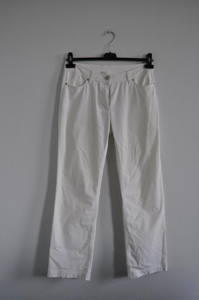 witte broek (lichte stof), Kleding | Dames, Broeken en Pantalons, Gedragen, Maat 38/40 (M), Wit, Lang, Ophalen of Verzenden