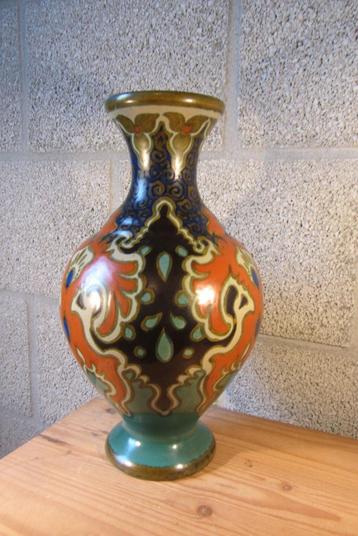 Vaas (plateel) van Plateelbakkerij Zuid-Holland, Gouda beschikbaar voor biedingen